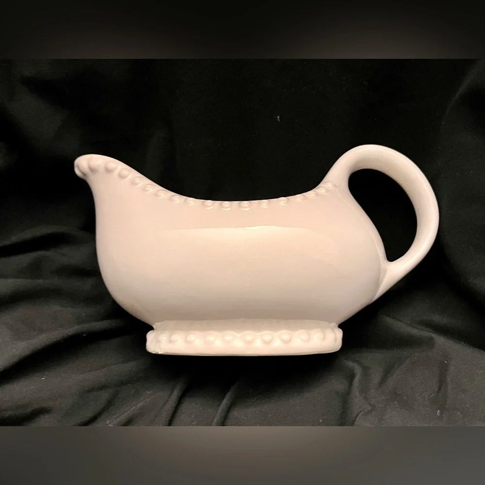 Tabletops Gallery White Ceramic Beaded Gravy Boat Farmhouse Serveware